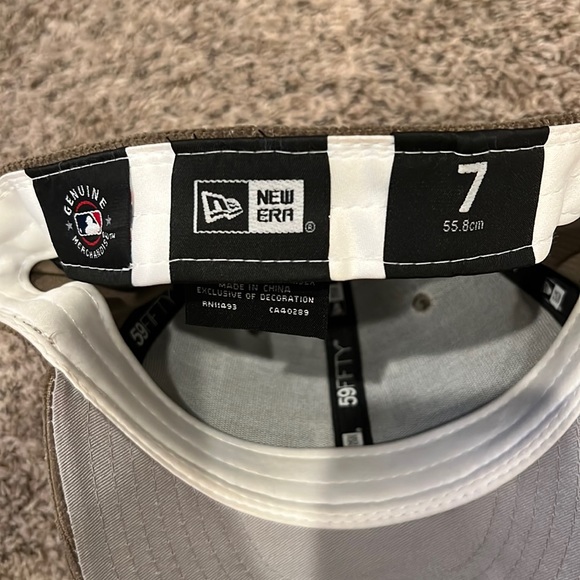 New Era LA Dodgers 59FIFTY olive corduroy fitted hat - Picture 3 of 3